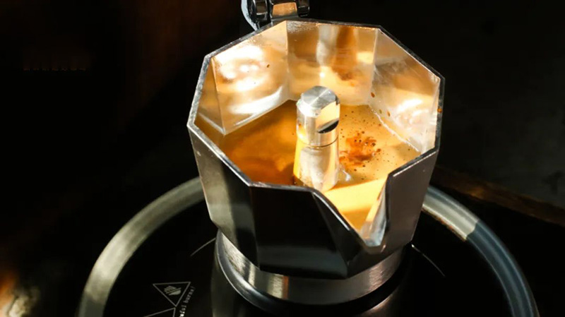 Can a mocha pot replace a coffee machine?